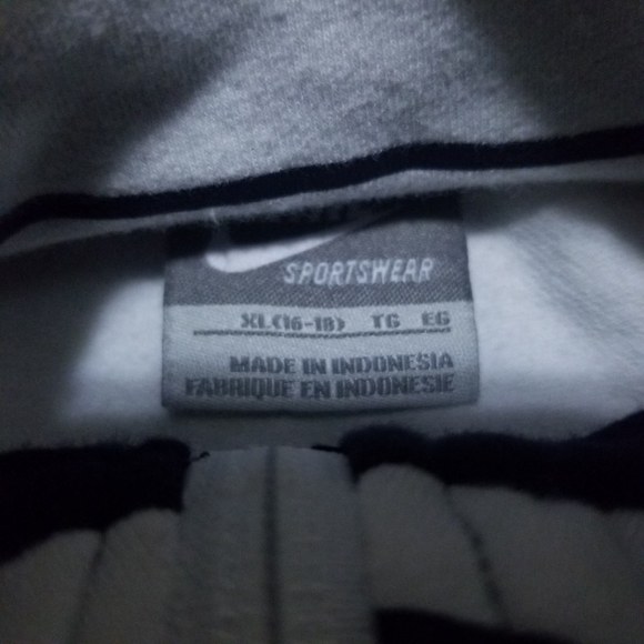 SOLD Nike Sportswear Mens Full Zip Top XL - Picture 3 of 3